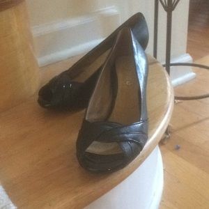 Black open toe pumps NWOT